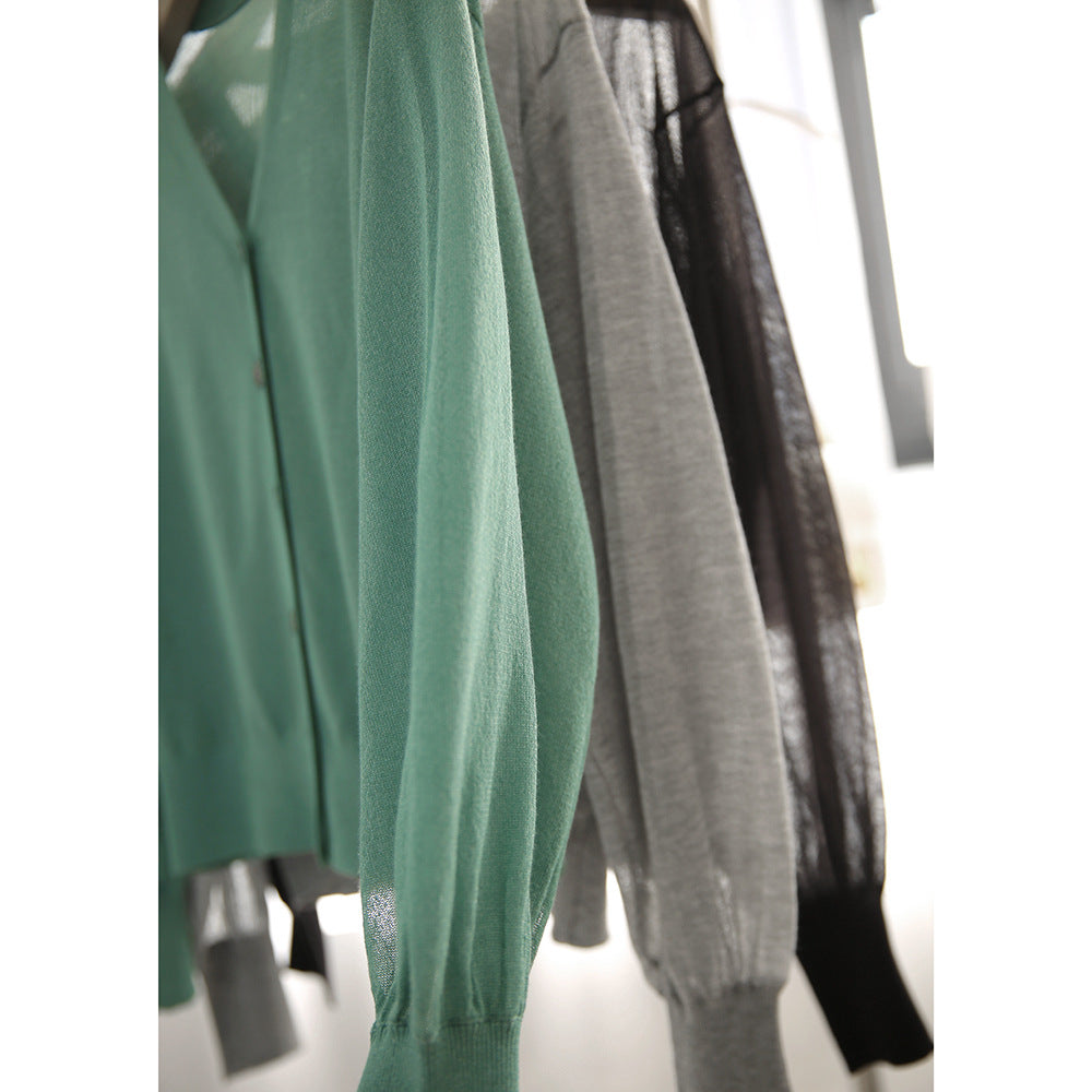 Elegancki i wygodny, lekki, oddychający damski kardigan w jednolitym kolorze z dekoltem w serek i guzikami