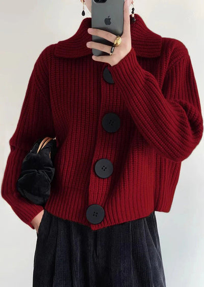 Wysokiej jakości, ciężki kardigan z kołnierzem z klapami, luźnym krojem i dużymi guzikami